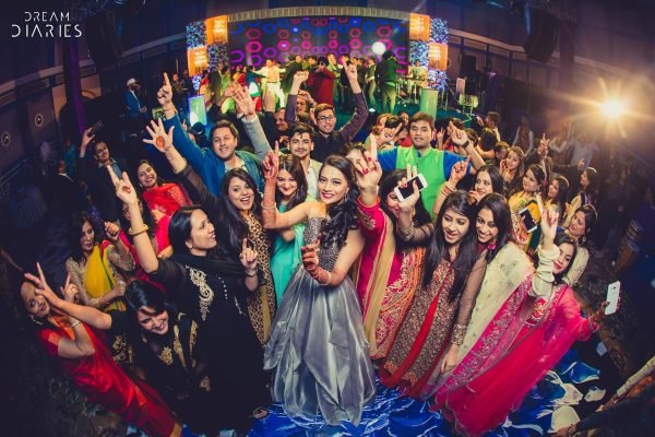 Group-dance-songs-_-WItty-Vows